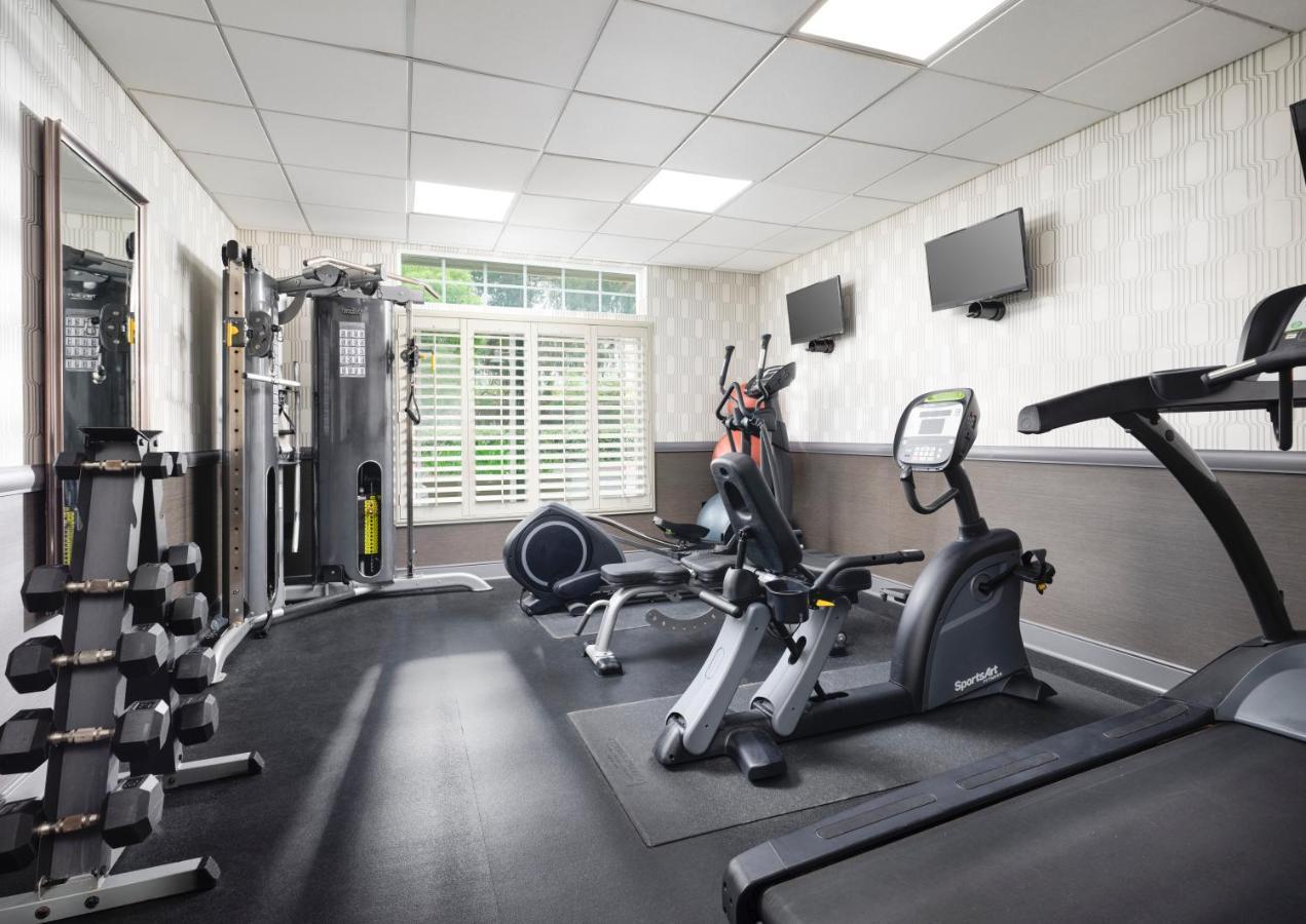 West Inn & Suites Carlsbad Bagian luar foto