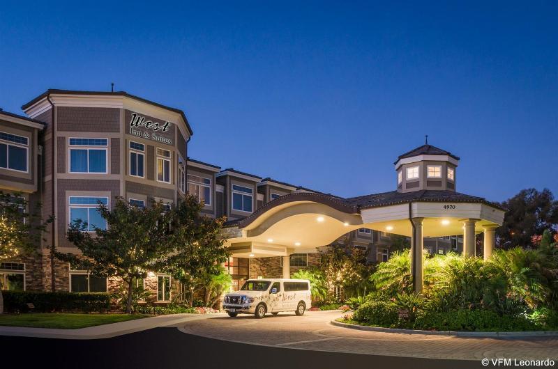 West Inn & Suites Carlsbad Bagian luar foto
